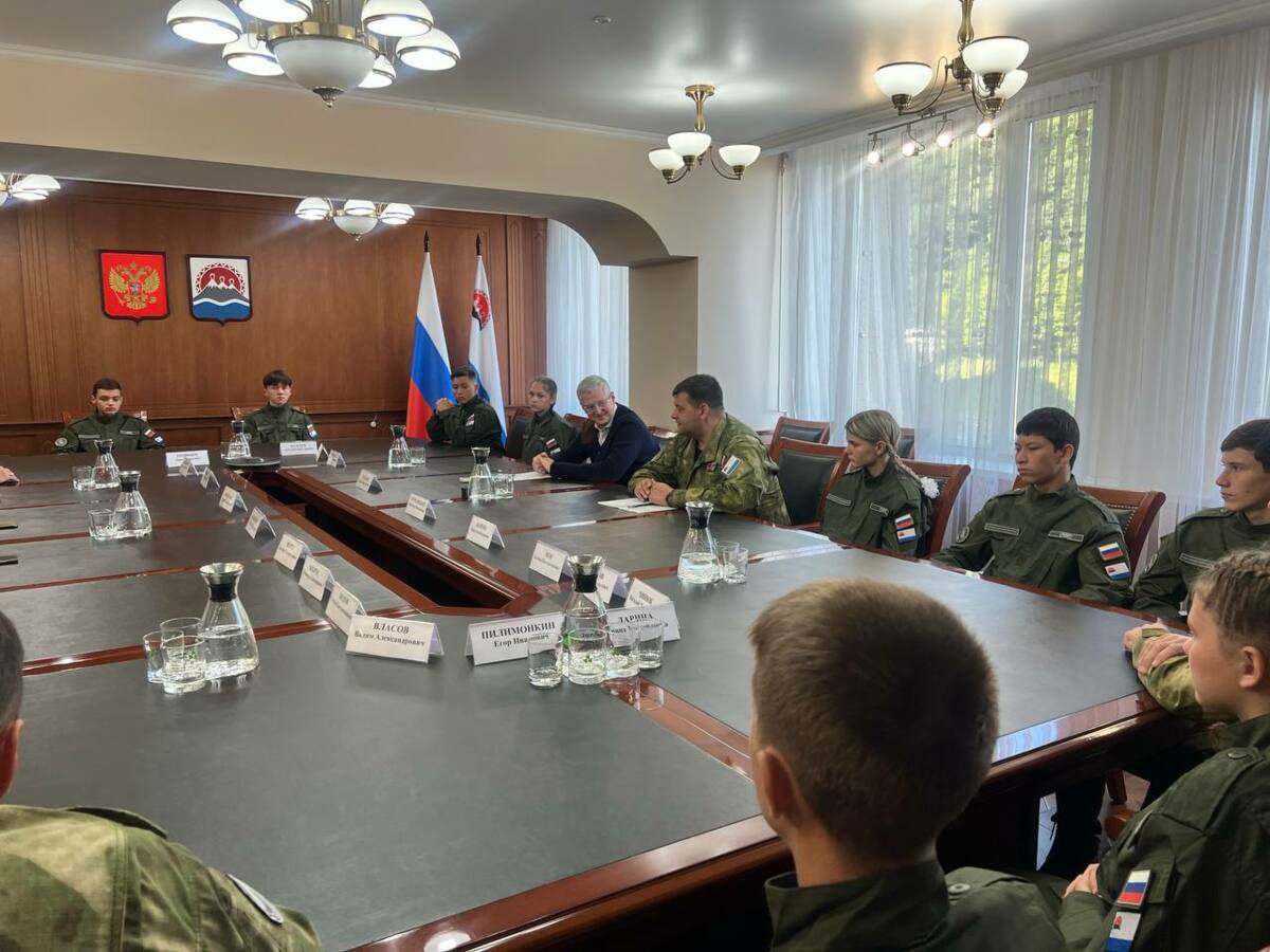 Губернатор Камчатского края встретился с участниками соревнований «Путь ВОИНа»